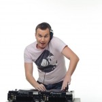 DJ   - DJ  